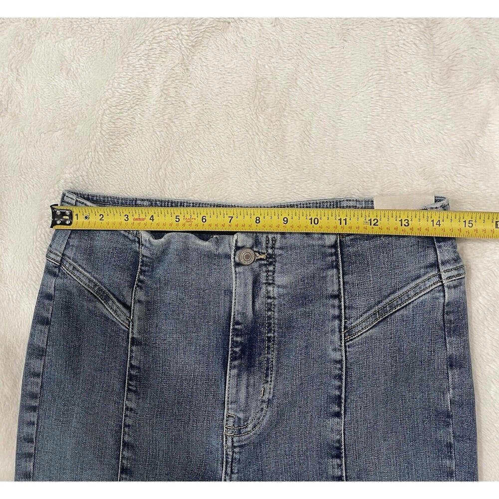 We The Free People Curvy Wild Honey Flare Jeans Light Wash Size 30 NWT - Picture 3 of 11